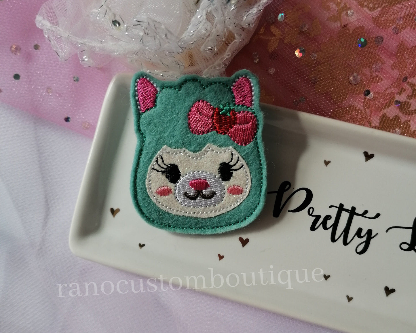 Embroidered Felt Designs, Embroidered Animal Design, Animal Felties, Embroidered Embellishments, Embroidered Design